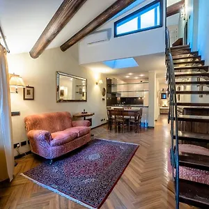 https://dimora-lucrezia.hotelitalianriviera.com